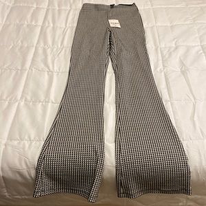 Forever 21 Women’s Long Knit Pants Black/Cream Color Size Small